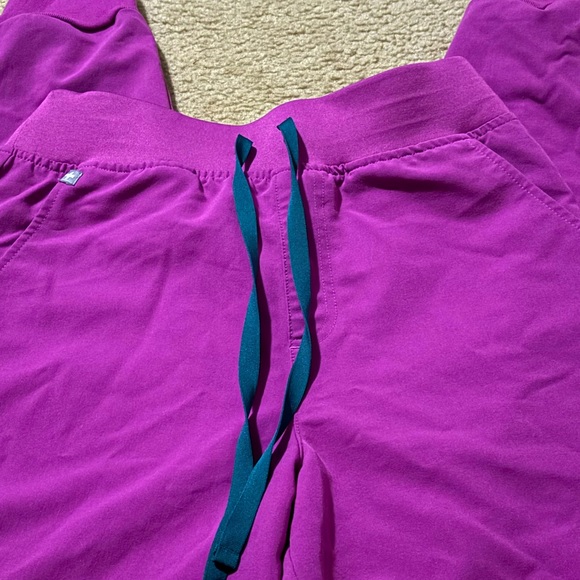 Women’s figs pants - Picture 1 of 6
